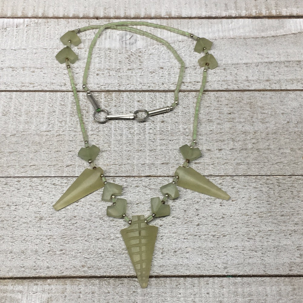 17.3g,2mm-34mm, Small Green Serpentine Arrowhead Beaded Necklace,19&quot;,NPH299