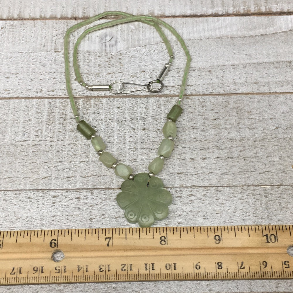 13.9g,2mm-28mm, Green Serpentine Flower Carved Beaded Necklace,16"-18",NPH337