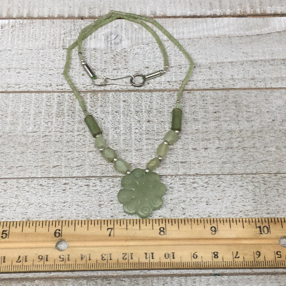 12.2g,2mm-26mm, Green Serpentine Flower Carved Beaded Necklace,16"-18",NPH340