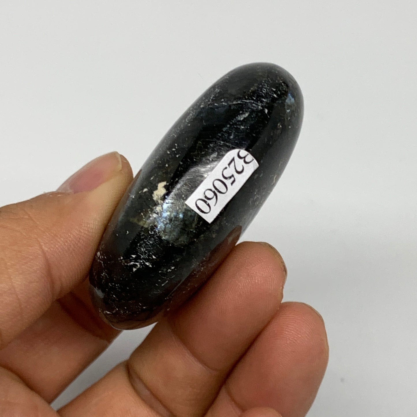 73.3g,2.1"x1.5"x0.8", Labradorite Palm-stone Tumbled Reiki @Madagascar,B25060