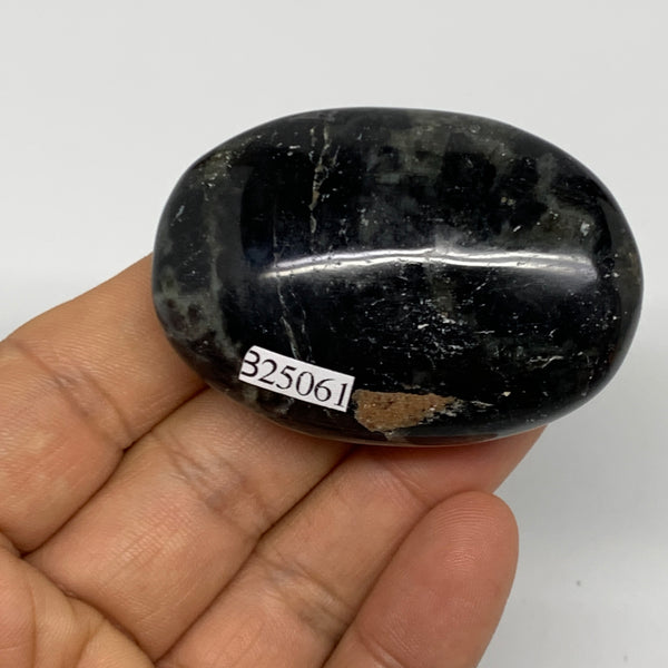 66.4g,2.2"x1.5"x0.7", Labradorite Palm-stone Tumbled Reiki @Madagascar,B25061