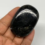75.6g,2.3"x1.6"x0.7", Labradorite Palm-stone Tumbled Reiki @Madagascar,B25062
