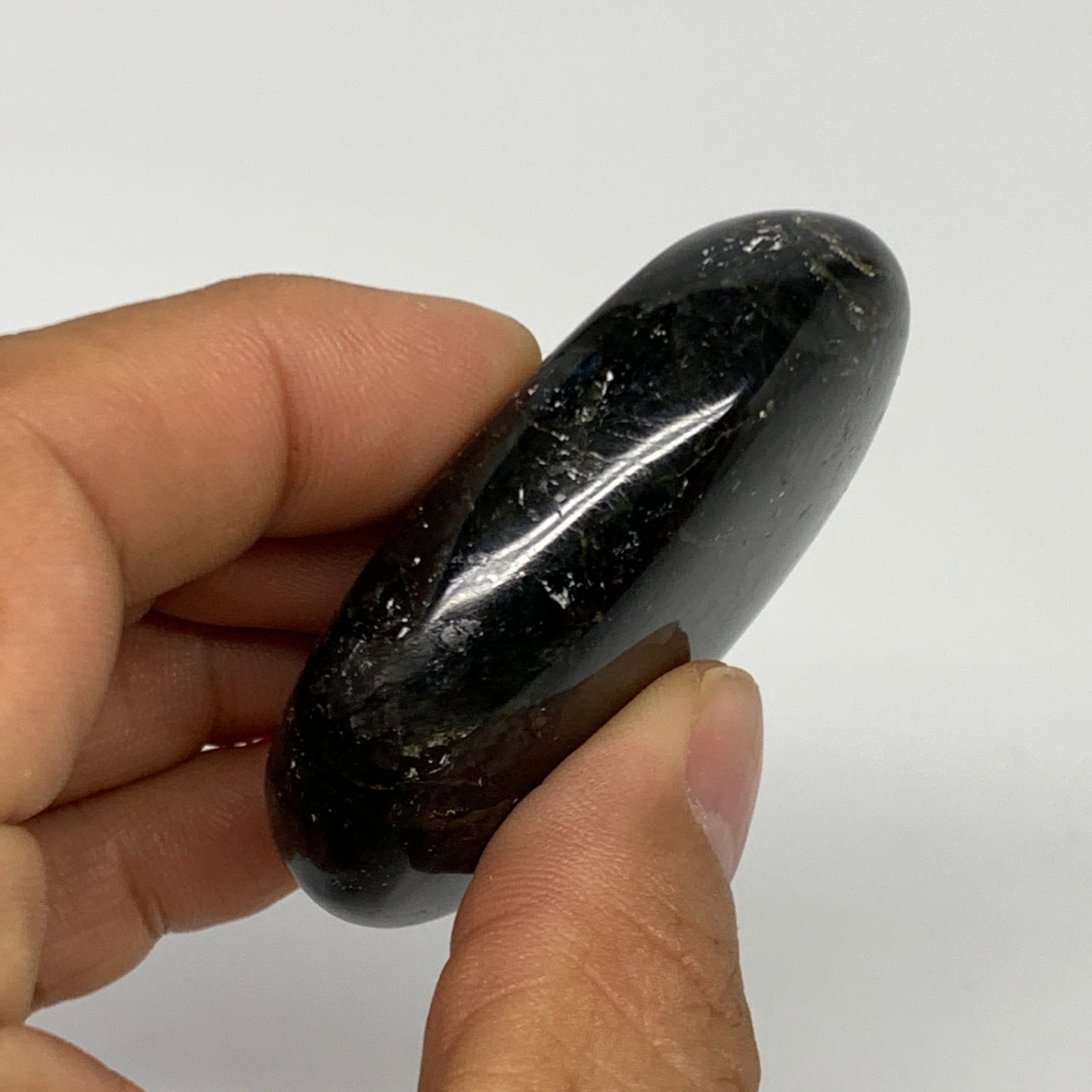 75.6g,2.3"x1.6"x0.7", Labradorite Palm-stone Tumbled Reiki @Madagascar,B25062