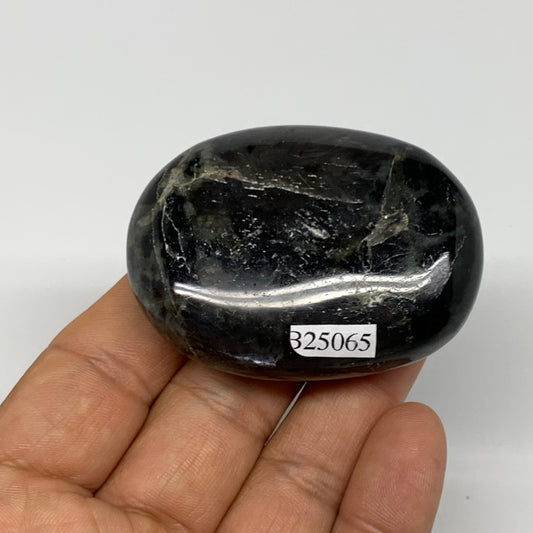 84.6g,2.2"x1.7"x0.8", Labradorite Palm-stone Tumbled Reiki @Madagascar,B25065