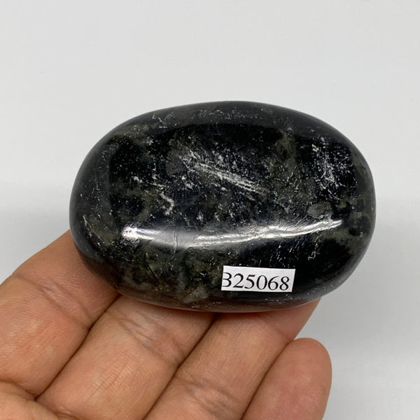 98.8g,2.3"x1.6"x0.9", Labradorite Palm-stone Tumbled Reiki @Madagascar,B25068