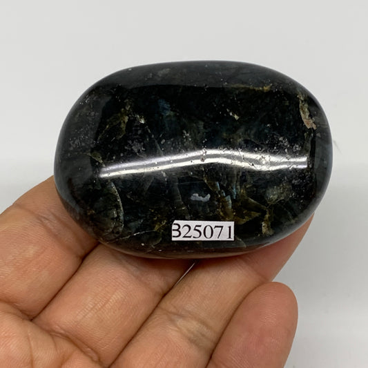 93.8g,2.3"x1.6"x0.9", Labradorite Palm-stone Tumbled Reiki @Madagascar,B25071