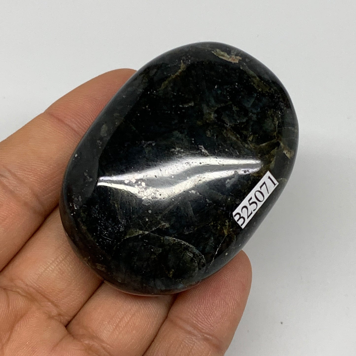 93.8g,2.3"x1.6"x0.9", Labradorite Palm-stone Tumbled Reiki @Madagascar,B25071