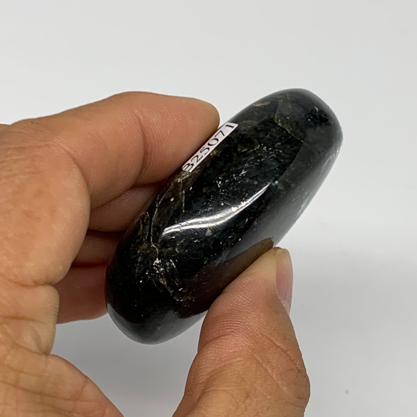 93.8g,2.3"x1.6"x0.9", Labradorite Palm-stone Tumbled Reiki @Madagascar,B25071