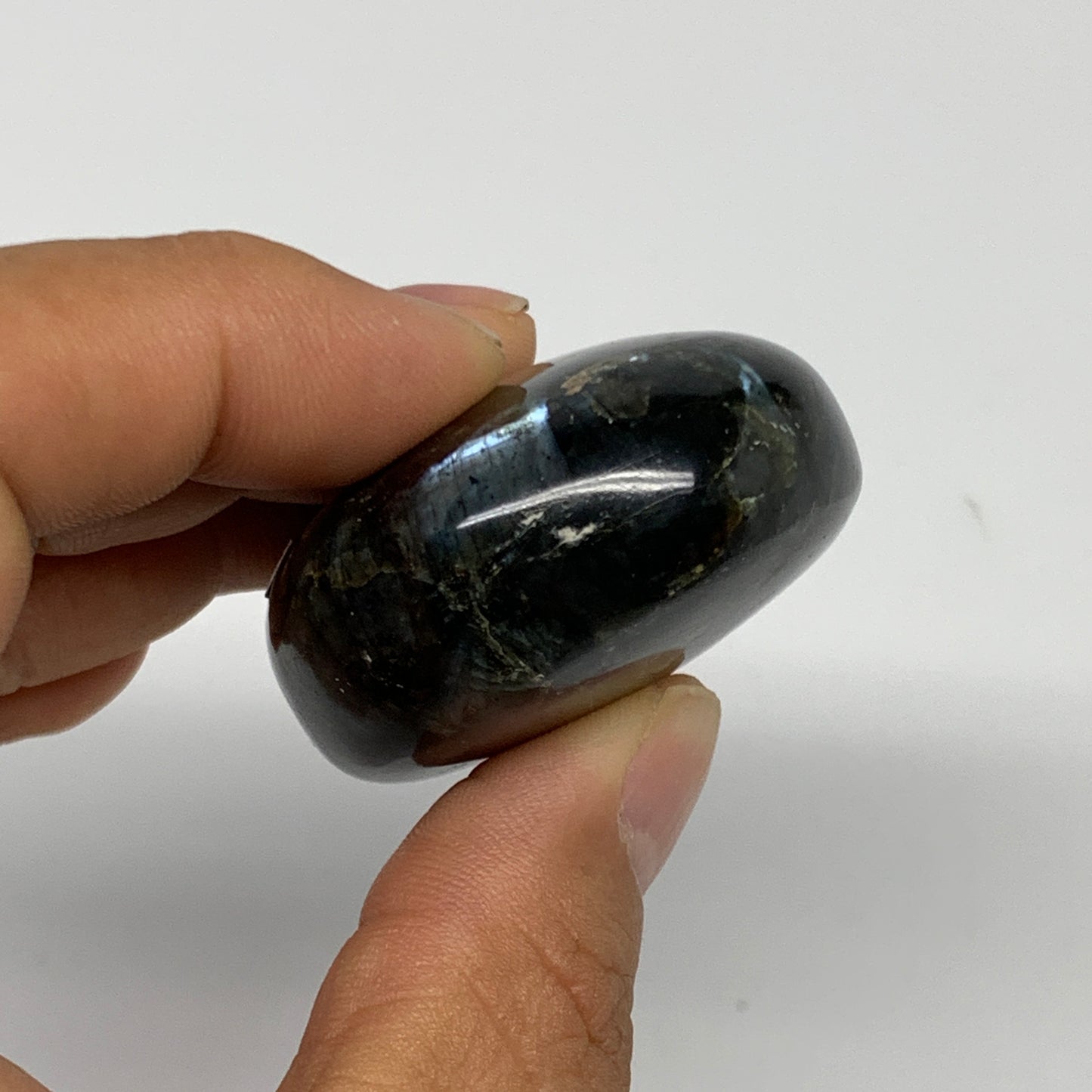 93.8g,2.3"x1.6"x0.9", Labradorite Palm-stone Tumbled Reiki @Madagascar,B25071