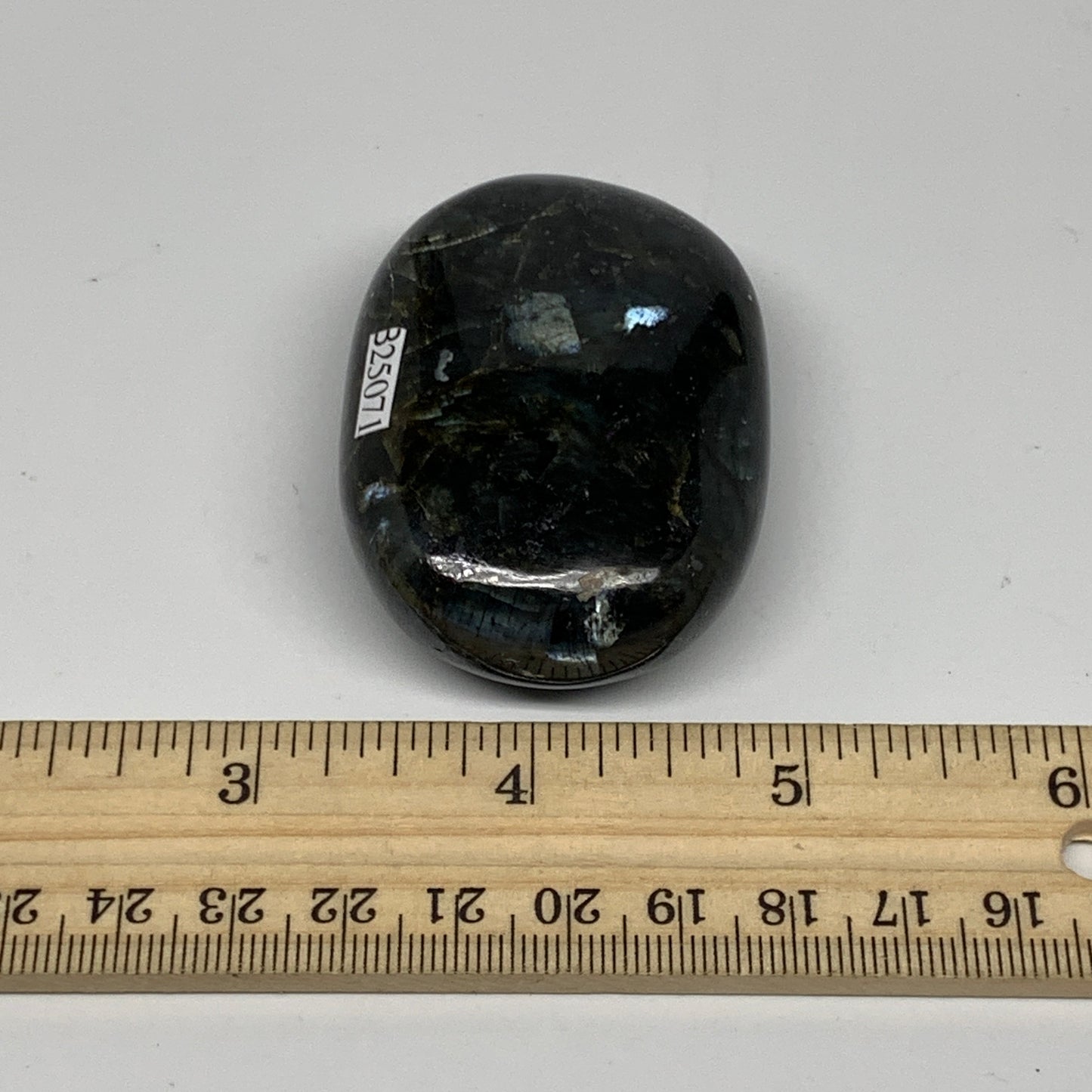 93.8g,2.3"x1.6"x0.9", Labradorite Palm-stone Tumbled Reiki @Madagascar,B25071