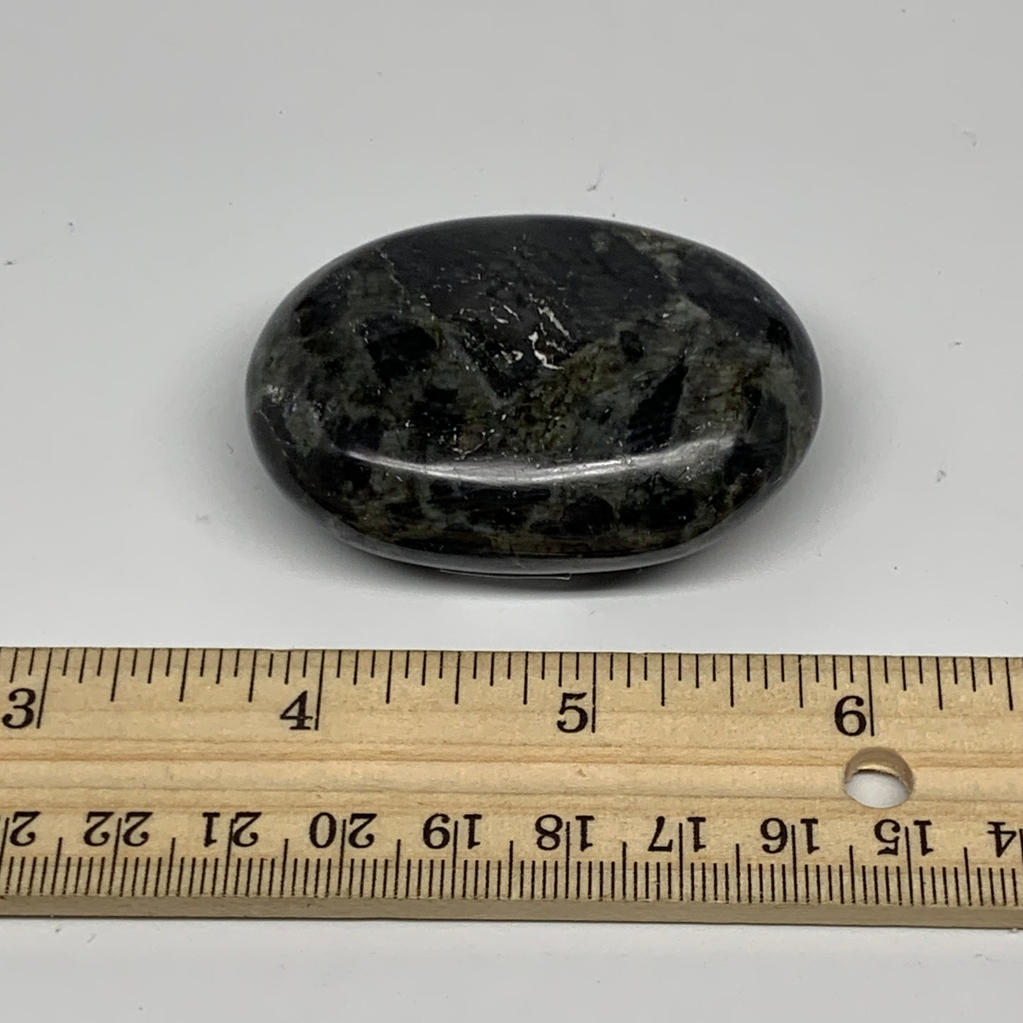 74.2g,2.2"x1.5"x0.8", Labradorite Palm-stone Tumbled Reiki @Madagascar,B25072