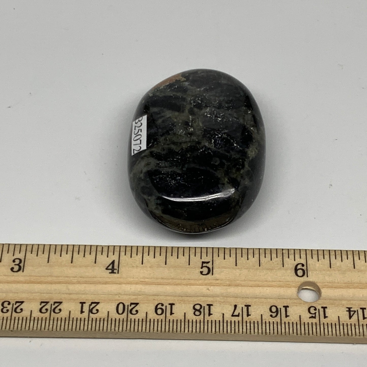 74.2g,2.2"x1.5"x0.8", Labradorite Palm-stone Tumbled Reiki @Madagascar,B25072