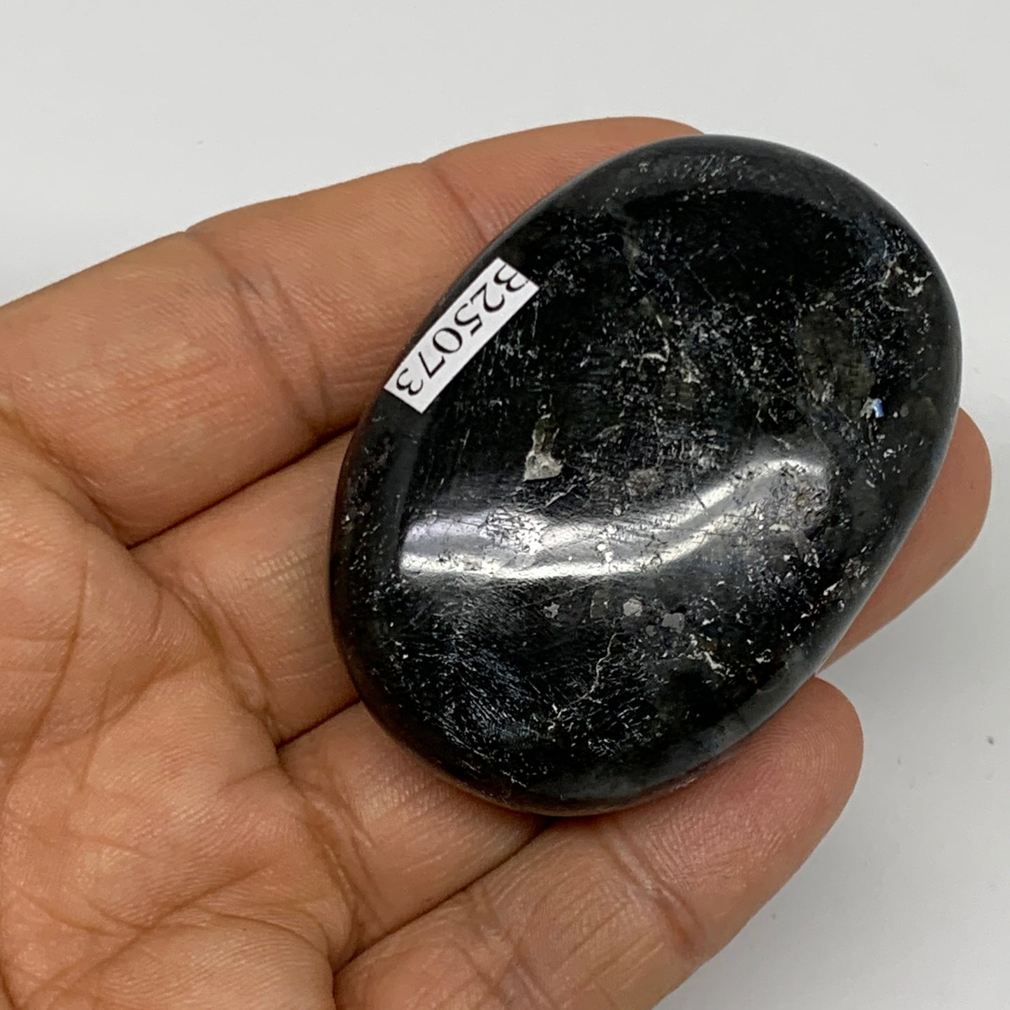 68.1g,2.1"x1.5"x0.7", Labradorite Palm-stone Tumbled Reiki @Madagascar,B25073