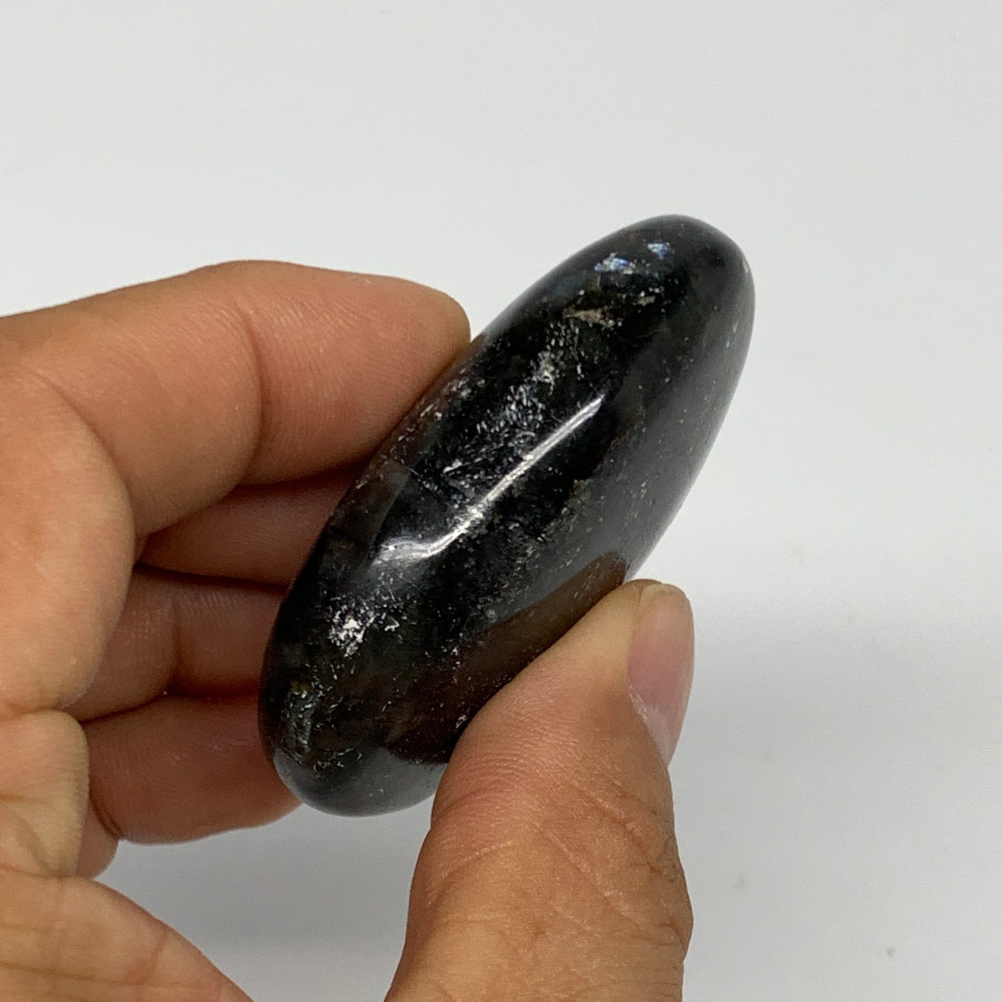 68.1g,2.1"x1.5"x0.7", Labradorite Palm-stone Tumbled Reiki @Madagascar,B25073