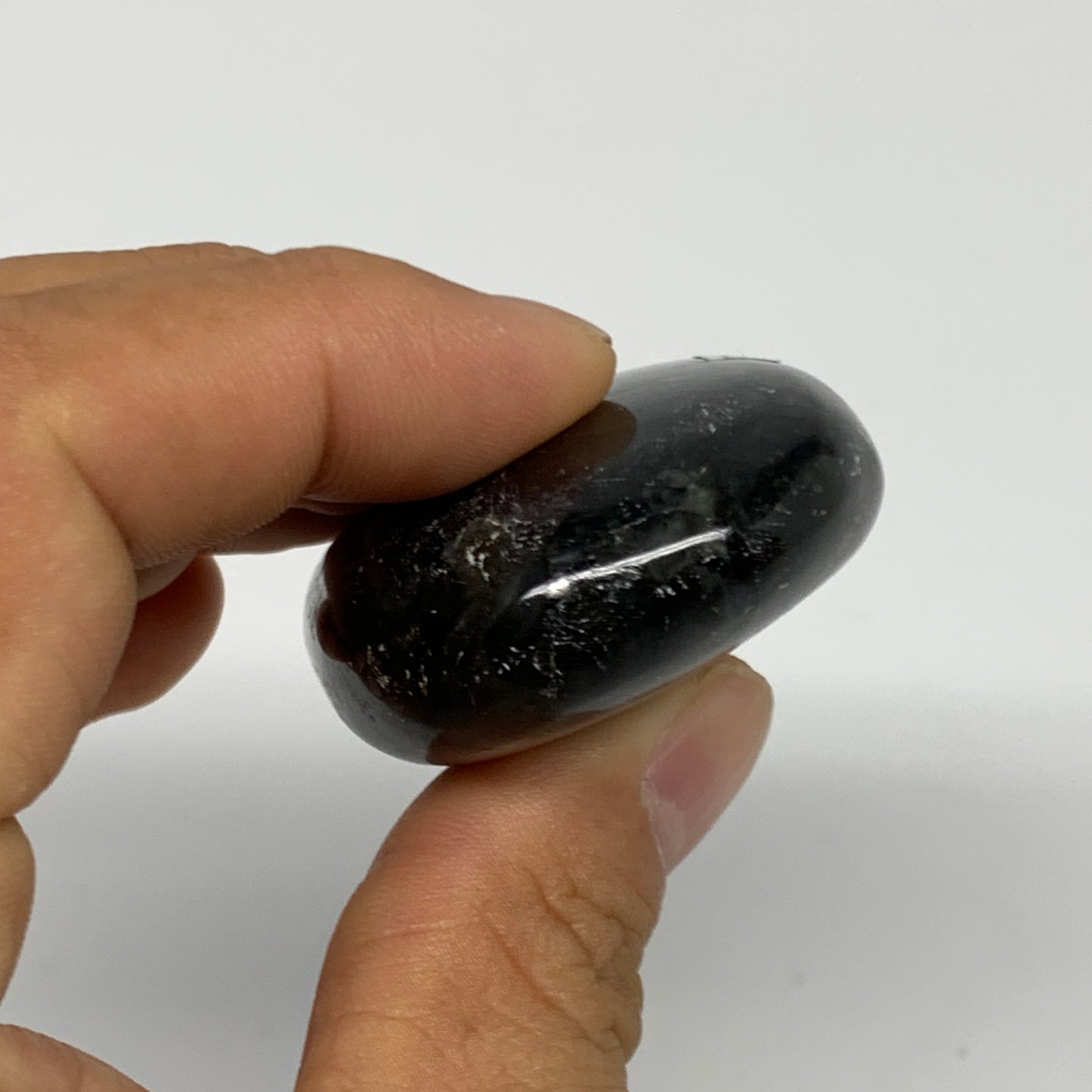 68.1g,2.1"x1.5"x0.7", Labradorite Palm-stone Tumbled Reiki @Madagascar,B25073