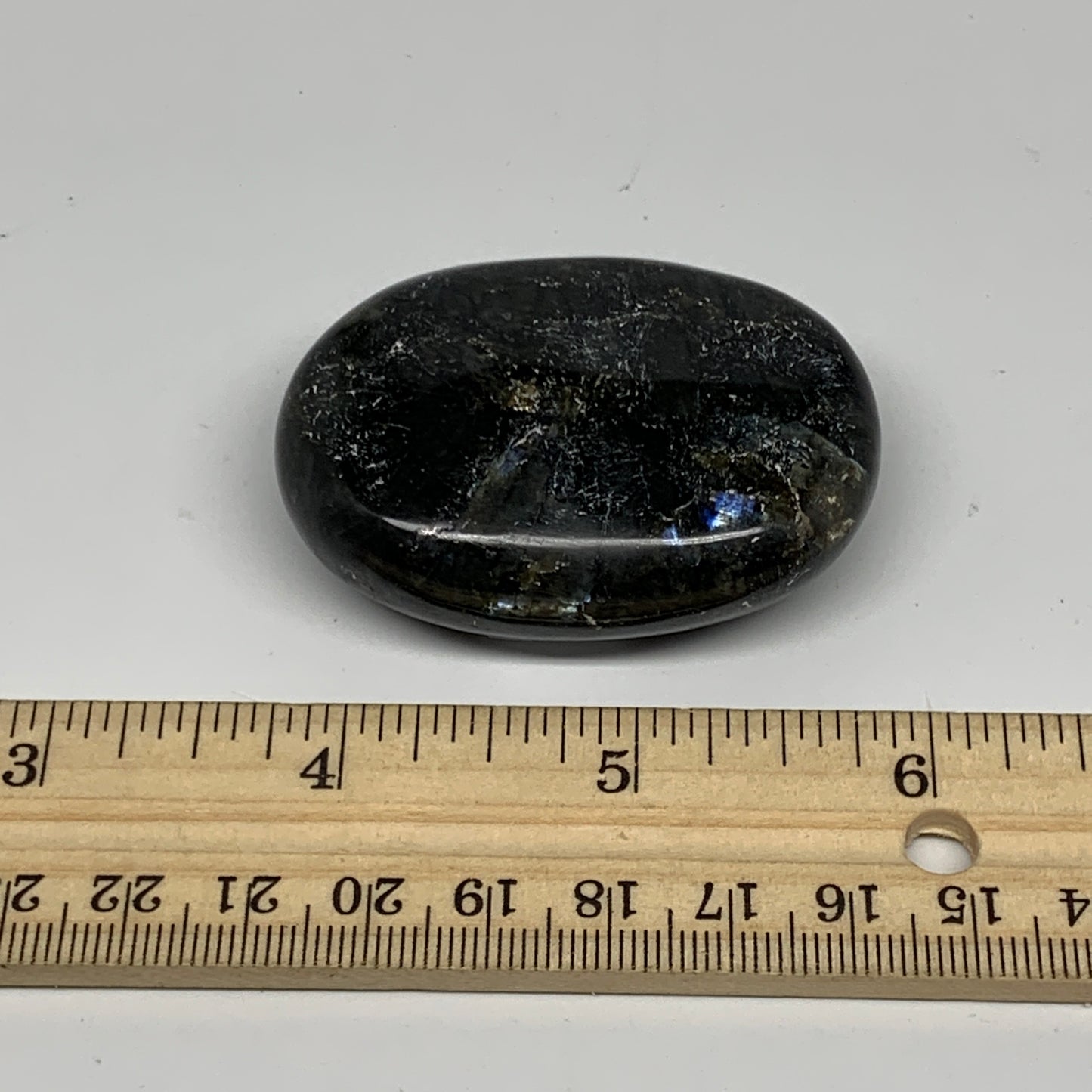 68.1g,2.1"x1.5"x0.7", Labradorite Palm-stone Tumbled Reiki @Madagascar,B25073