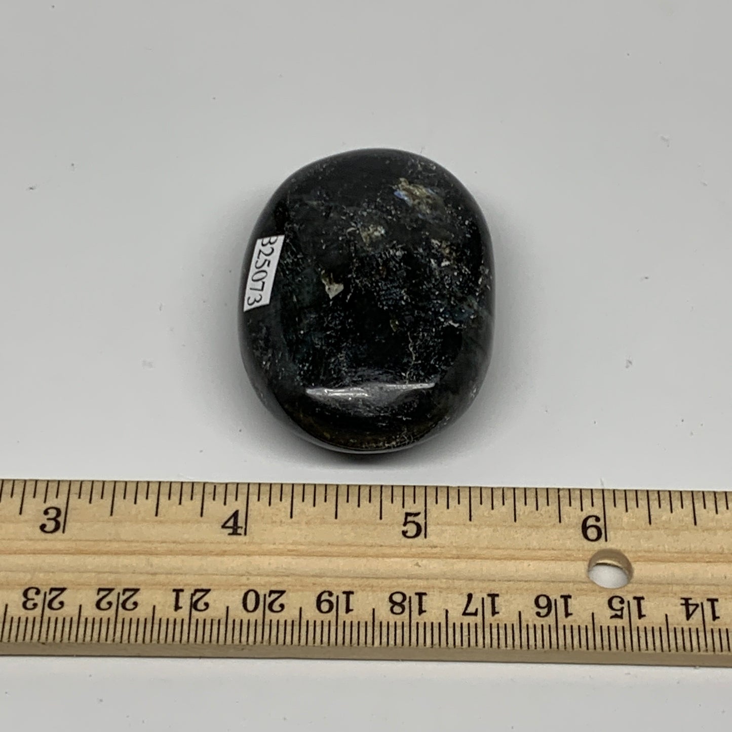 68.1g,2.1"x1.5"x0.7", Labradorite Palm-stone Tumbled Reiki @Madagascar,B25073