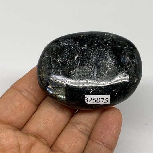 84.2g,2.2"x1.7"x0.7", Labradorite Palm-stone Tumbled Reiki @Madagascar,B25075