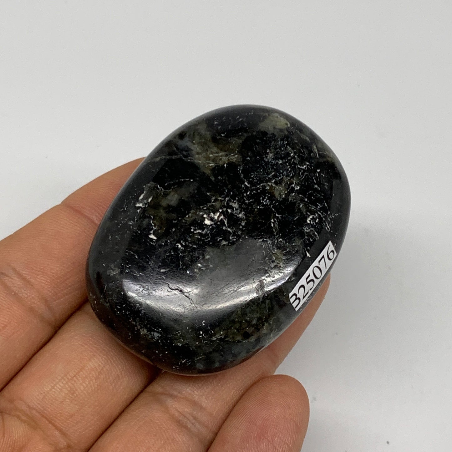 66.8g,2"x1.5"x0.8", Labradorite Palm-stone Tumbled Reiki @Madagascar,B25076