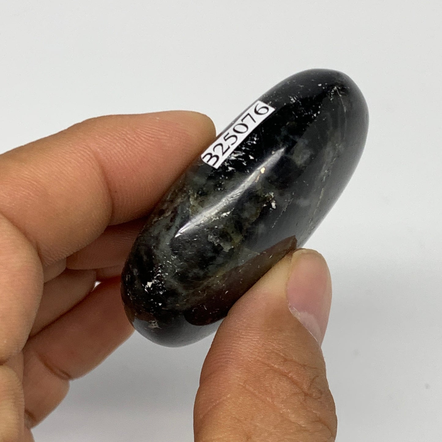 66.8g,2"x1.5"x0.8", Labradorite Palm-stone Tumbled Reiki @Madagascar,B25076