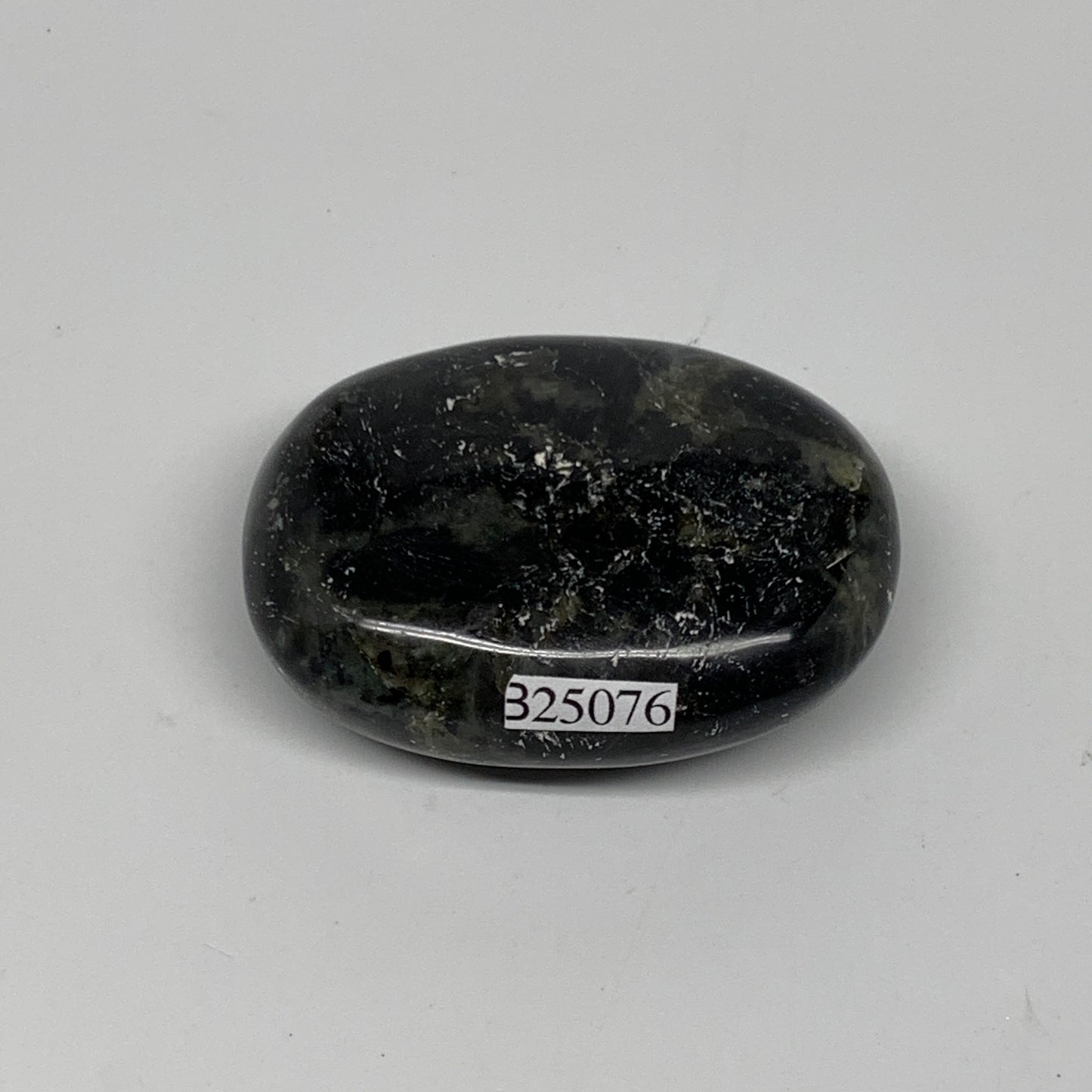 66.8g,2"x1.5"x0.8", Labradorite Palm-stone Tumbled Reiki @Madagascar,B25076