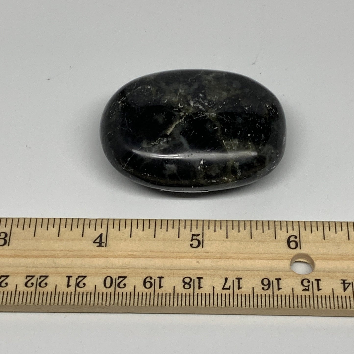 66.8g,2"x1.5"x0.8", Labradorite Palm-stone Tumbled Reiki @Madagascar,B25076
