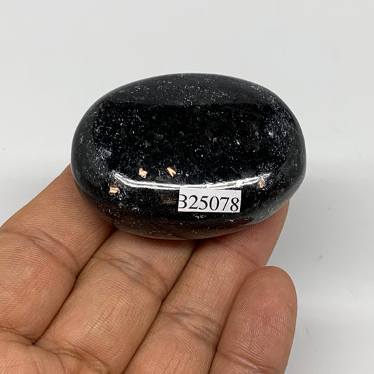 74.6g,2"x1.4"x0.8", Labradorite Palm-stone Tumbled Reiki @Madagascar,B25078