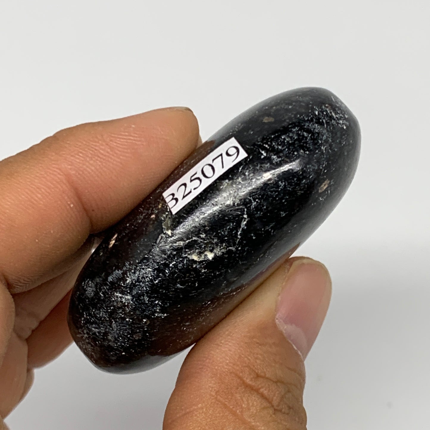 90.4g,2.1"x1.6"x0.8", Labradorite Palm-stone Tumbled Reiki @Madagascar,B25079