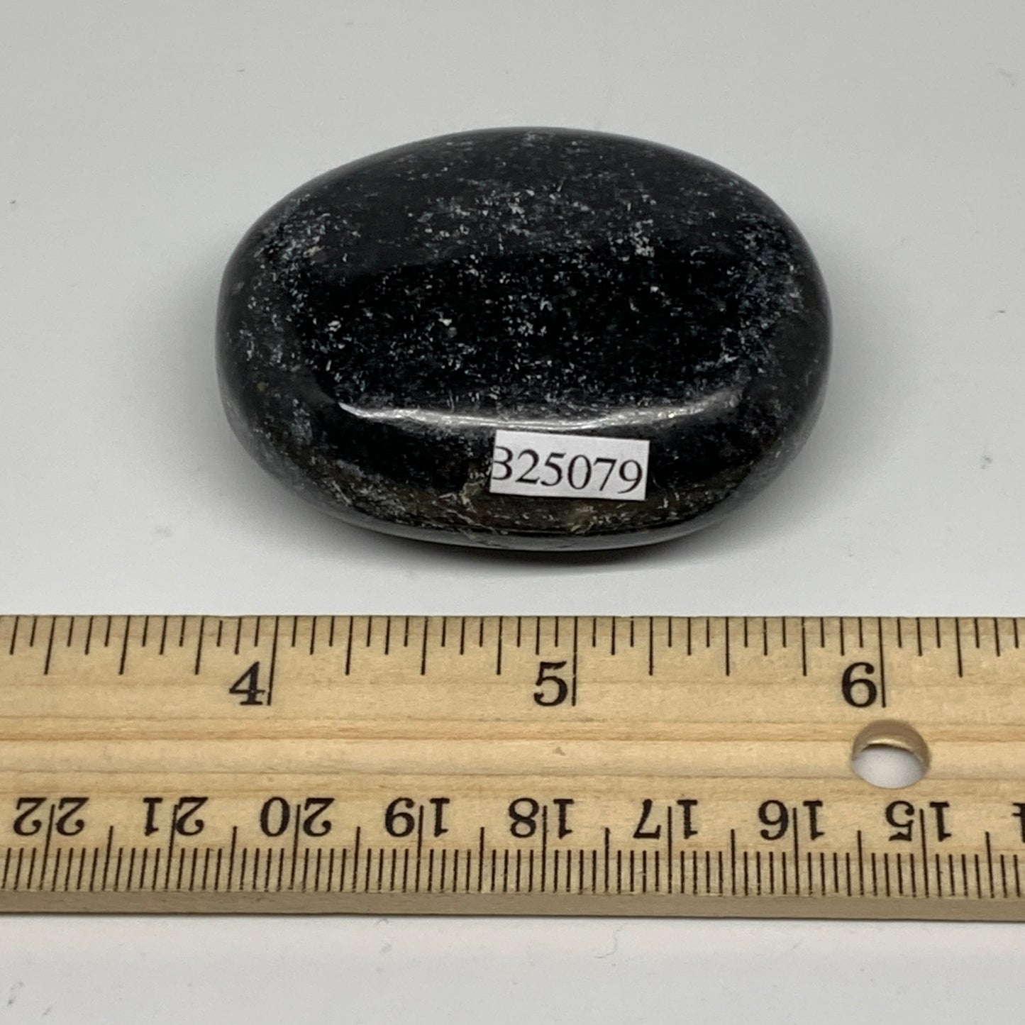 90.4g,2.1"x1.6"x0.8", Labradorite Palm-stone Tumbled Reiki @Madagascar,B25079