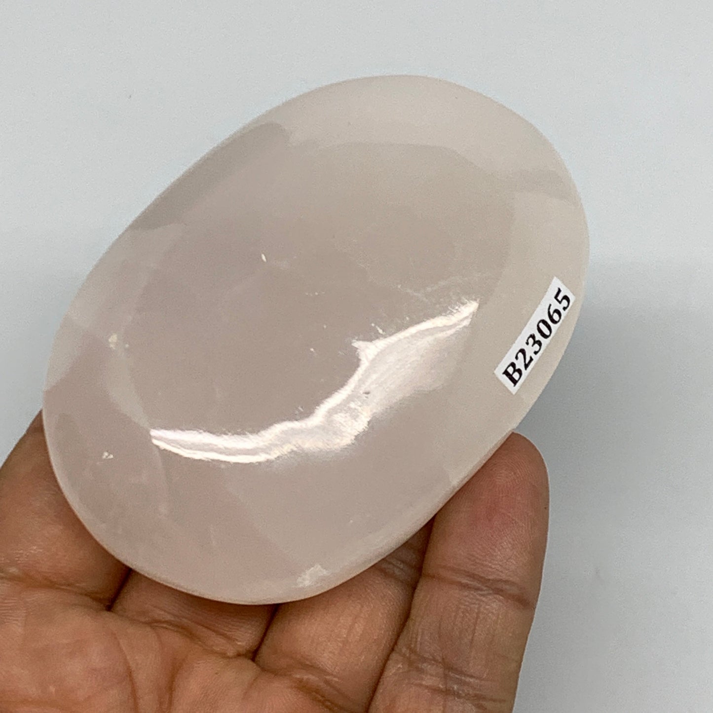 167.8g,3"x2.1"x1",Pink Calcite Palm-Stone Crystal Polished,B23065