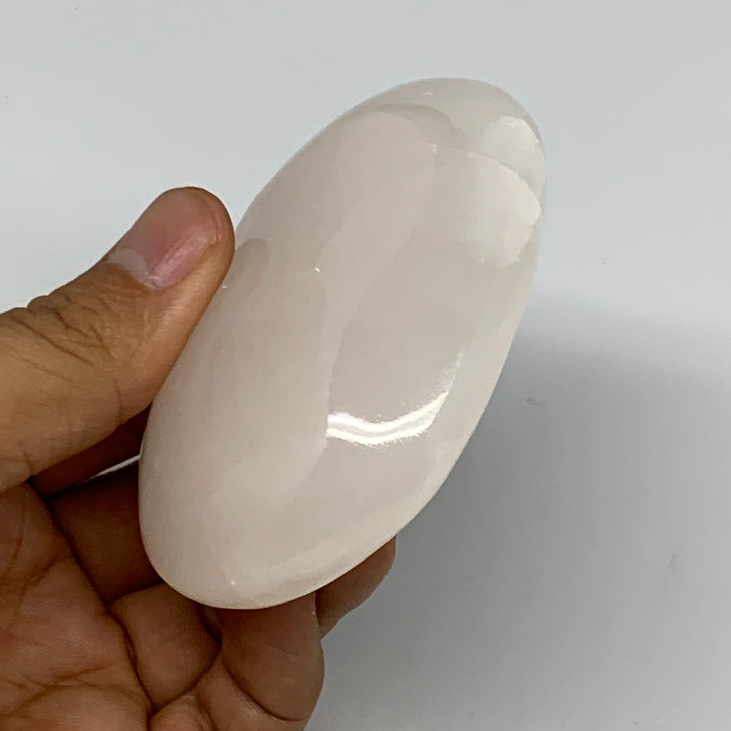 167.8g,3"x2.1"x1",Pink Calcite Palm-Stone Crystal Polished,B23065