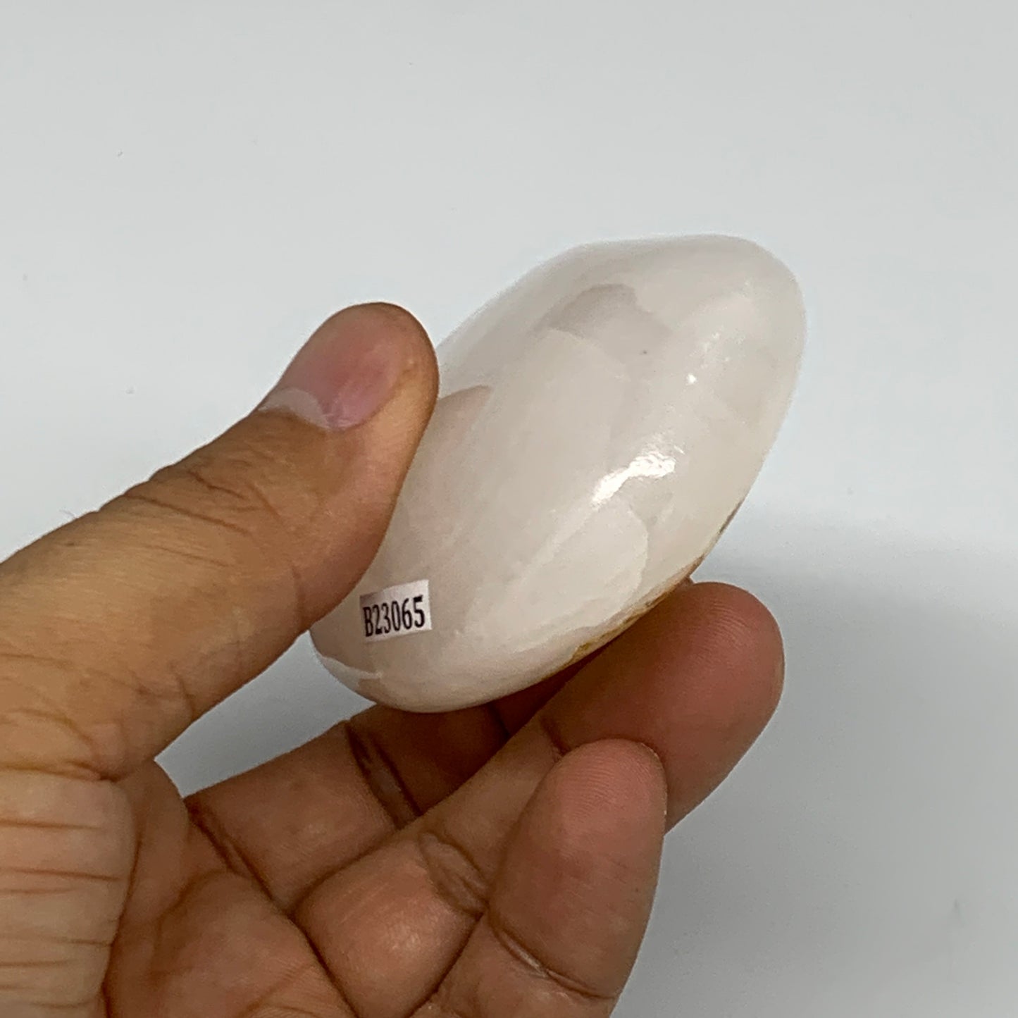 167.8g,3"x2.1"x1",Pink Calcite Palm-Stone Crystal Polished,B23065