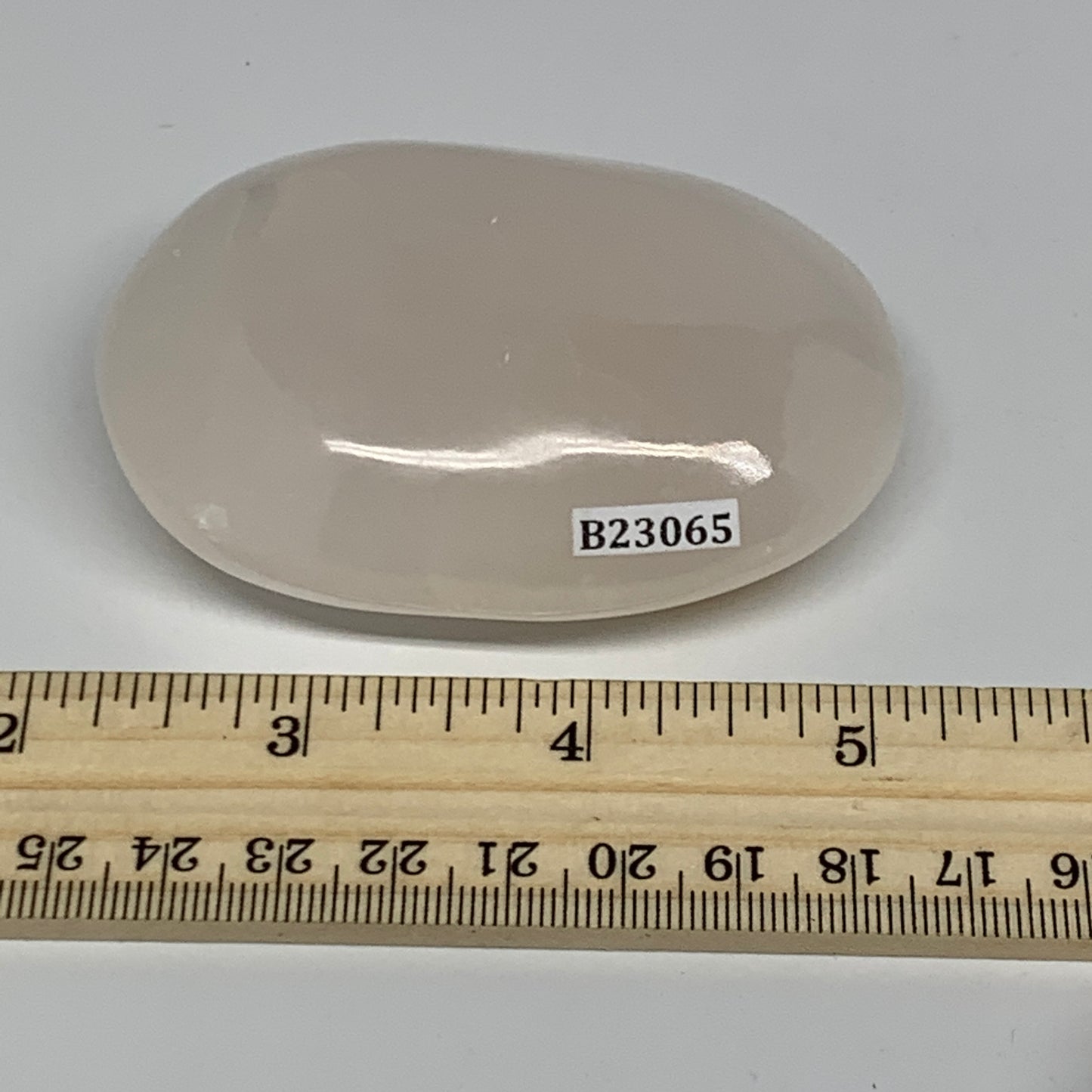 167.8g,3"x2.1"x1",Pink Calcite Palm-Stone Crystal Polished,B23065