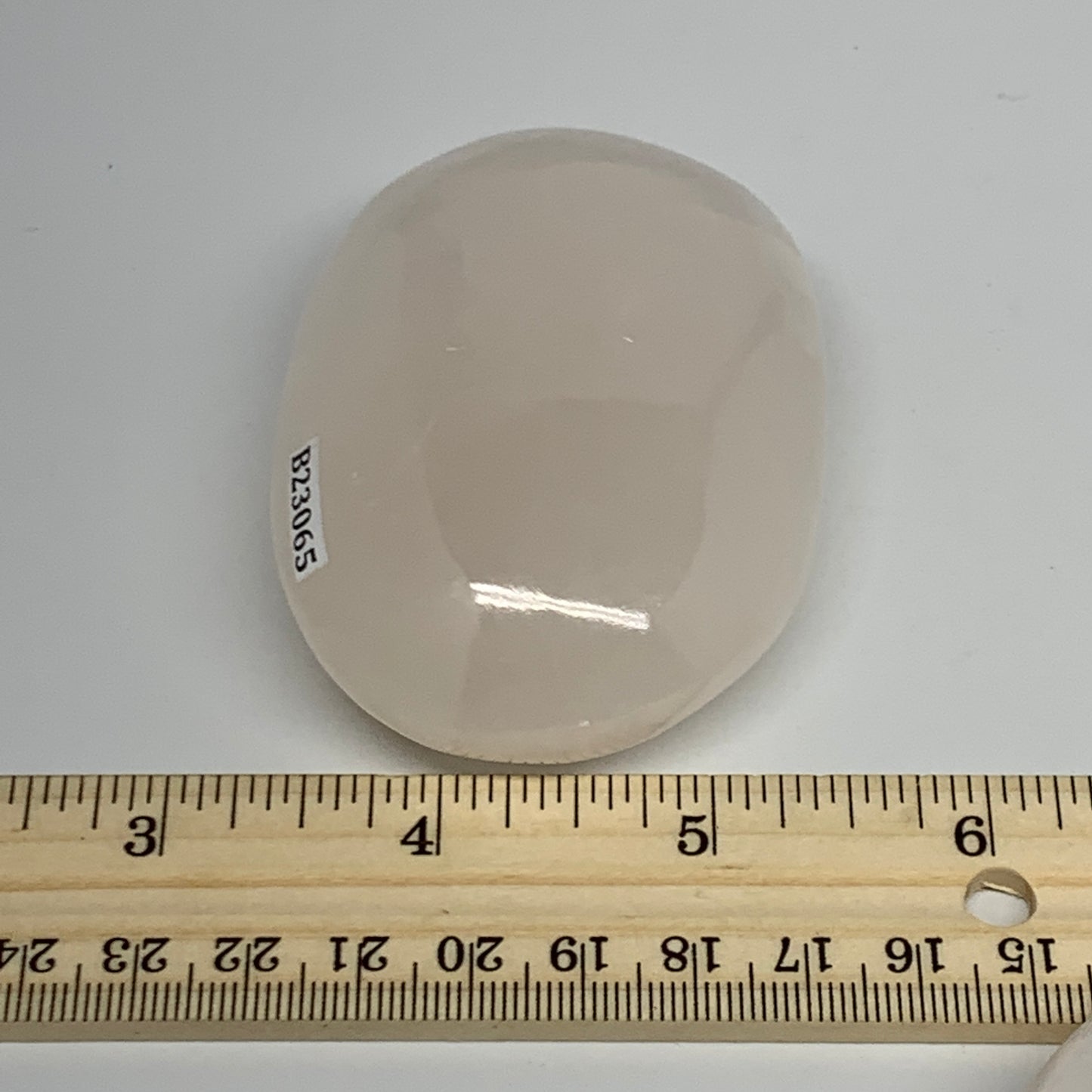 167.8g,3"x2.1"x1",Pink Calcite Palm-Stone Crystal Polished,B23065