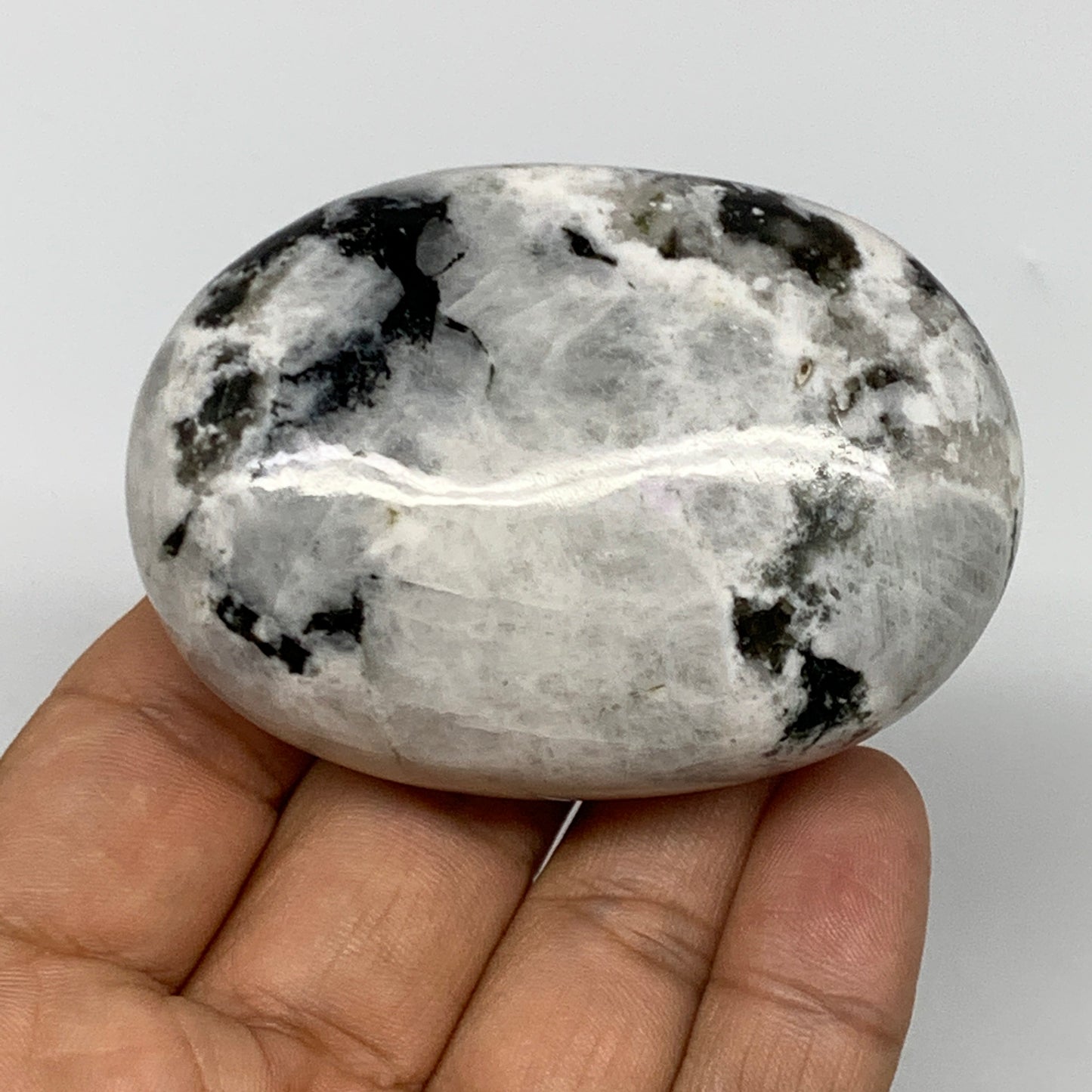 138g,2.6"x1.8"x1.1", Rainbow Moonstone Palm-Stone Polished from India, B21231