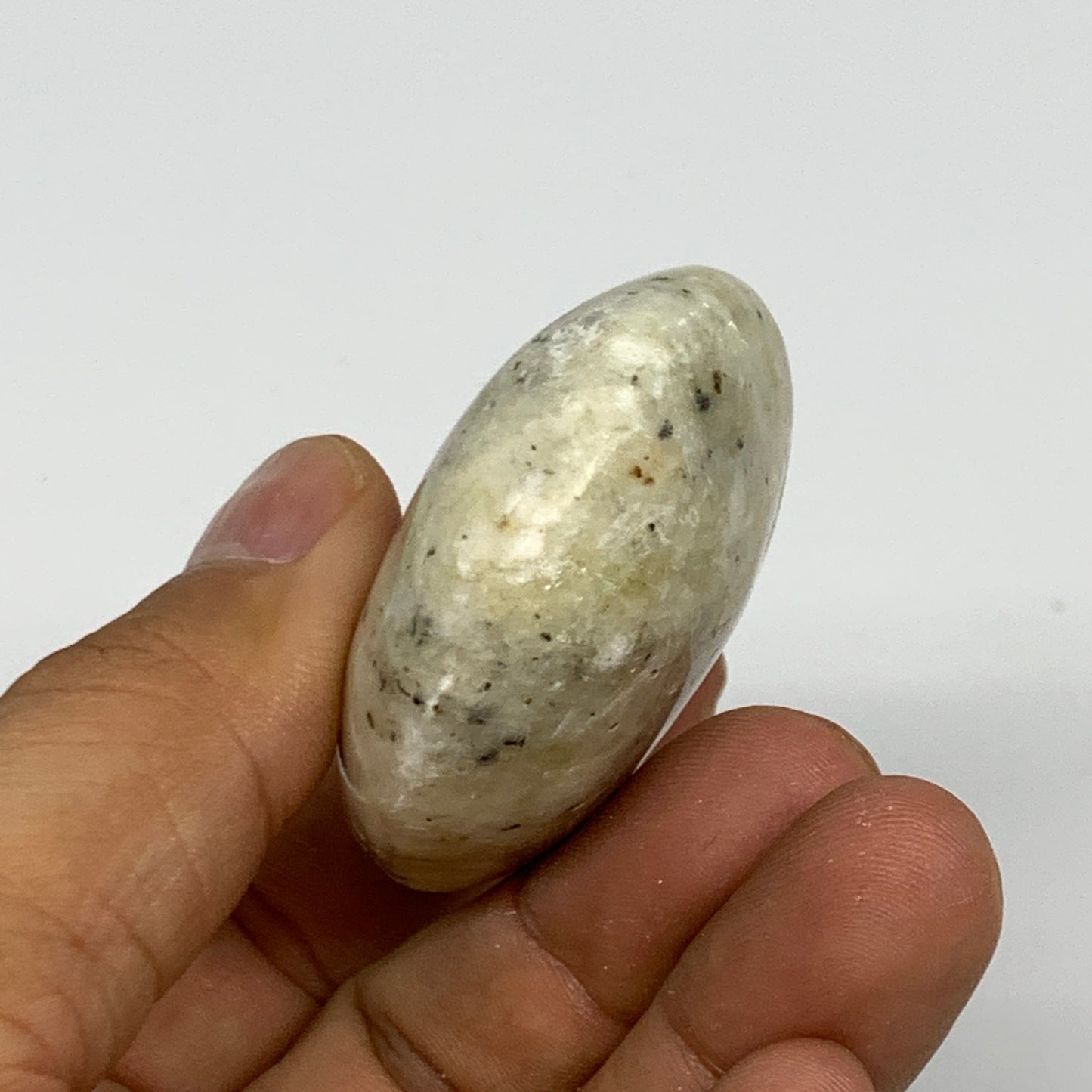 80.9g, 2.2"x1.7"x0.8", Natural Yellow Calcite Palm-Stone Crystal Polished Reiki,