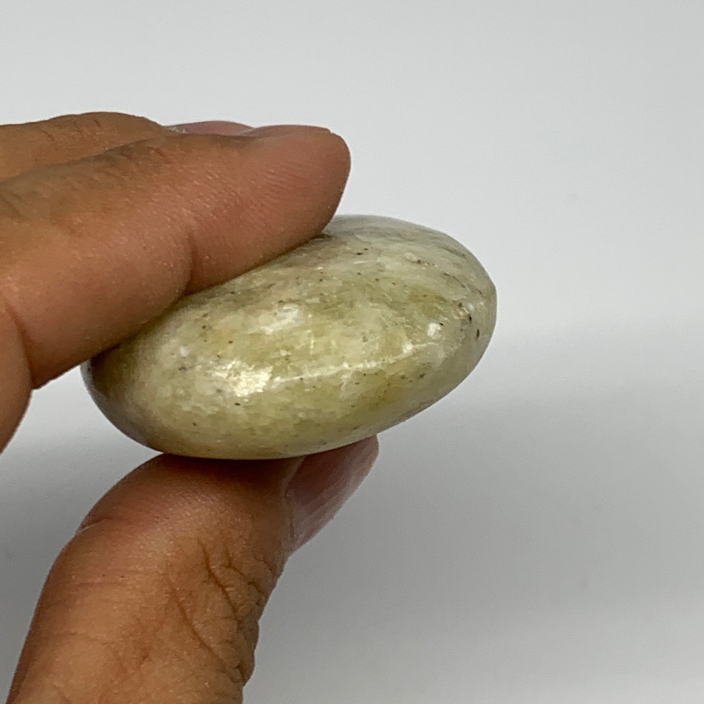 62.9g, 2.3"x1.5"x0.7", Natural Yellow Calcite Palm-Stone Crystal Polished Reiki,