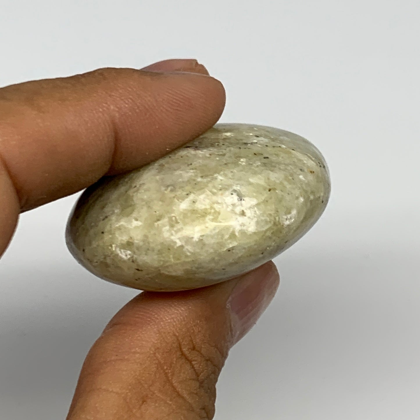 71.5g, 2.1"x1.6"x0.9", Natural Yellow Calcite Palm-Stone Crystal Polished Reiki,