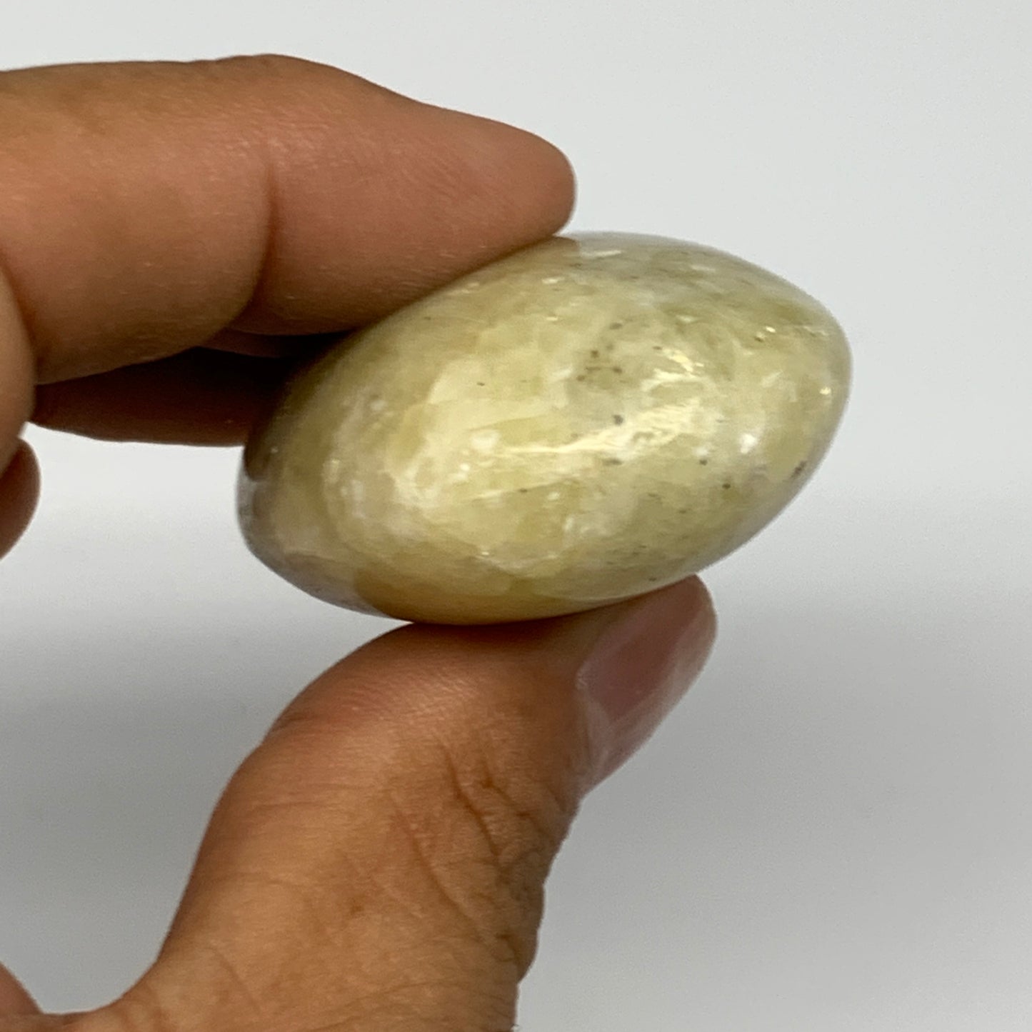 64.6g, 2.1"x1.4"x0.8", Natural Yellow Calcite Palm-Stone Crystal Polished Reiki,