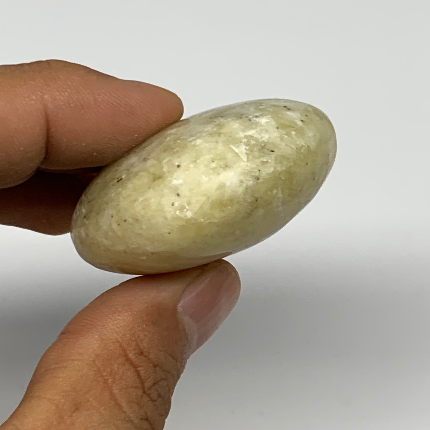 74.1g, 2.2"x1.6"x0.9", Natural Yellow Calcite Palm-Stone Crystal Polished Reiki,