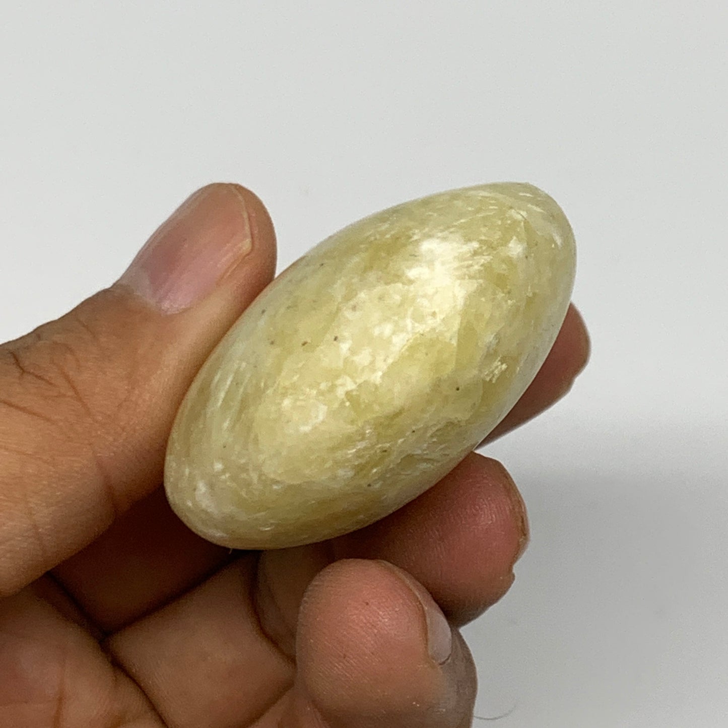 74.1g, 2.2"x1.6"x0.9", Natural Yellow Calcite Palm-Stone Crystal Polished Reiki,