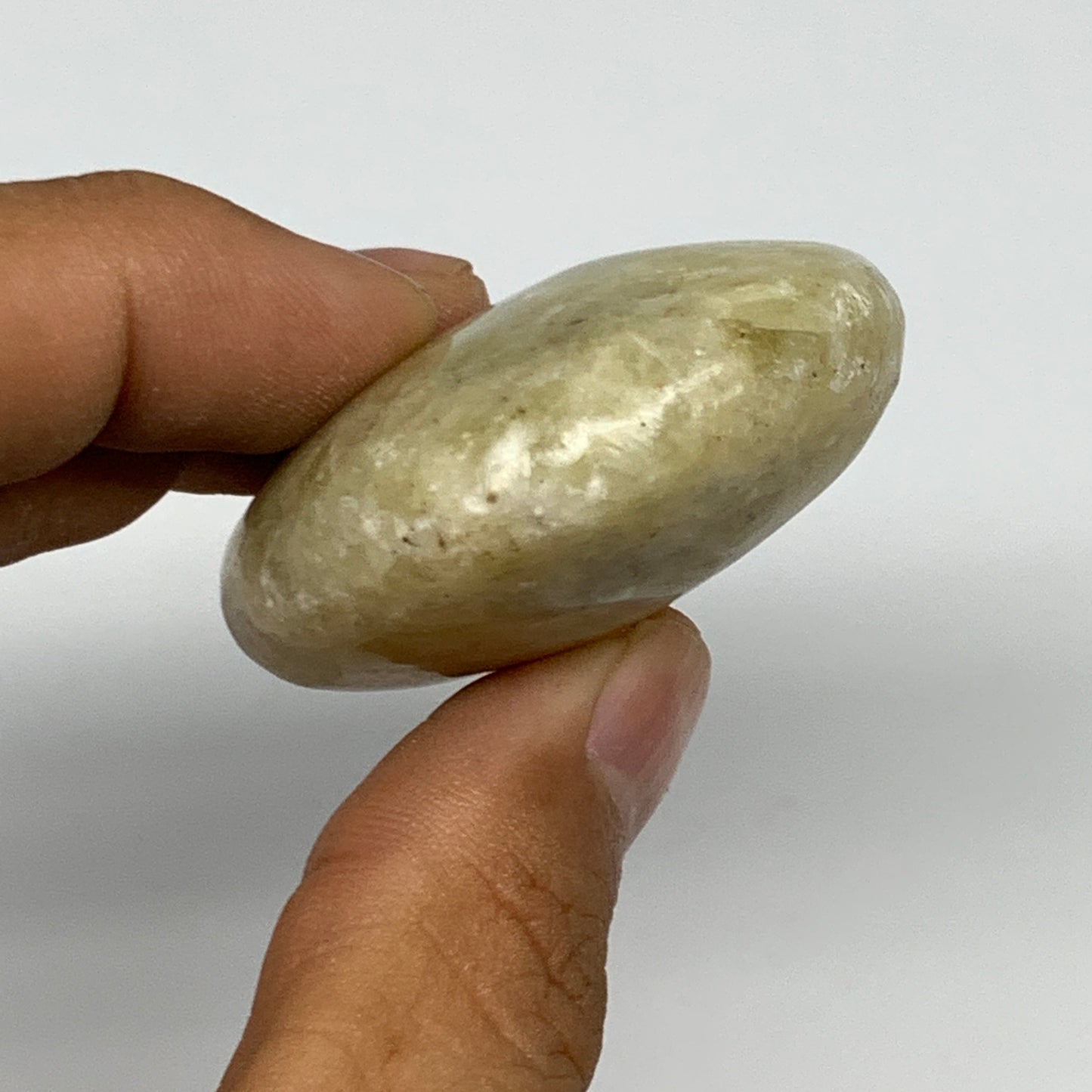 74.6g, 2.2"x1.7"x0.8", Natural Yellow Calcite Palm-Stone Crystal Polished Reiki,