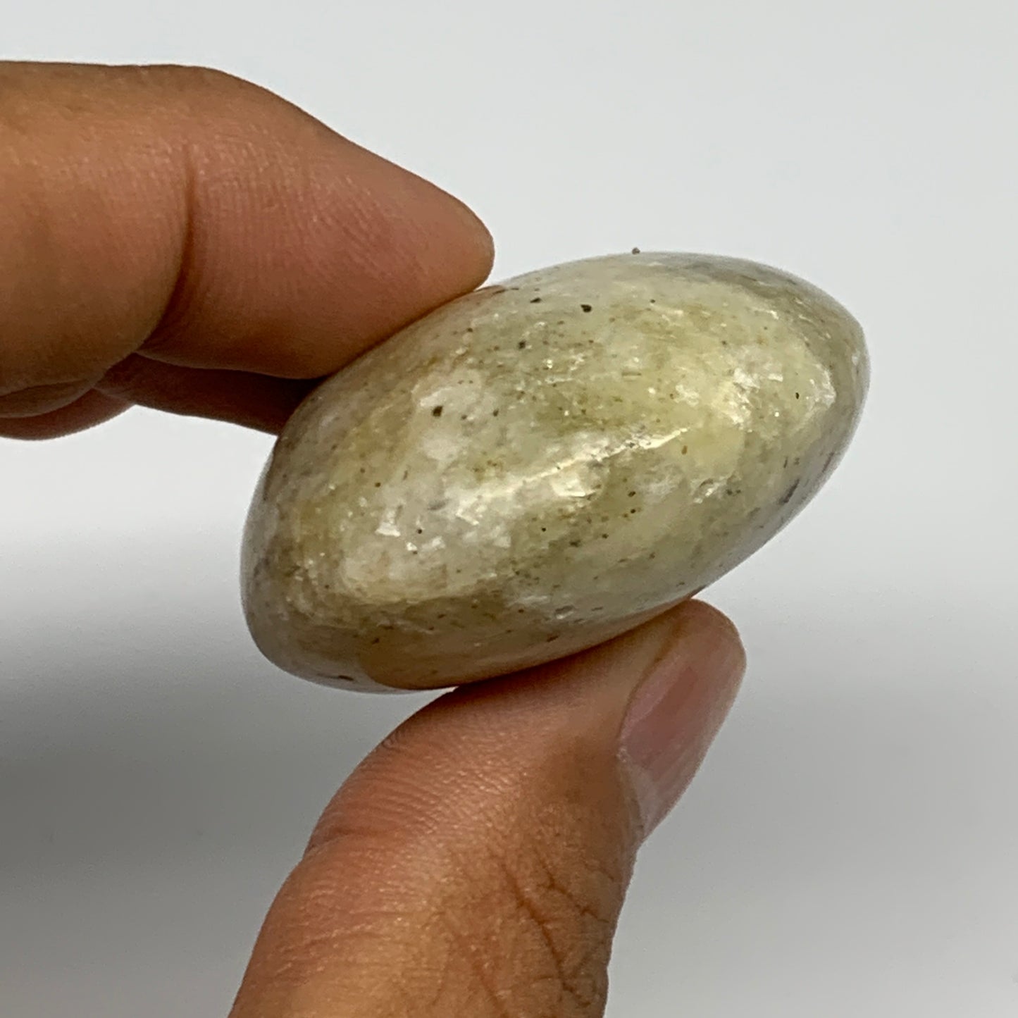 61.9g, 1.9"x1.5"x0.9", Natural Yellow Calcite Palm-Stone Crystal Polished Reiki,