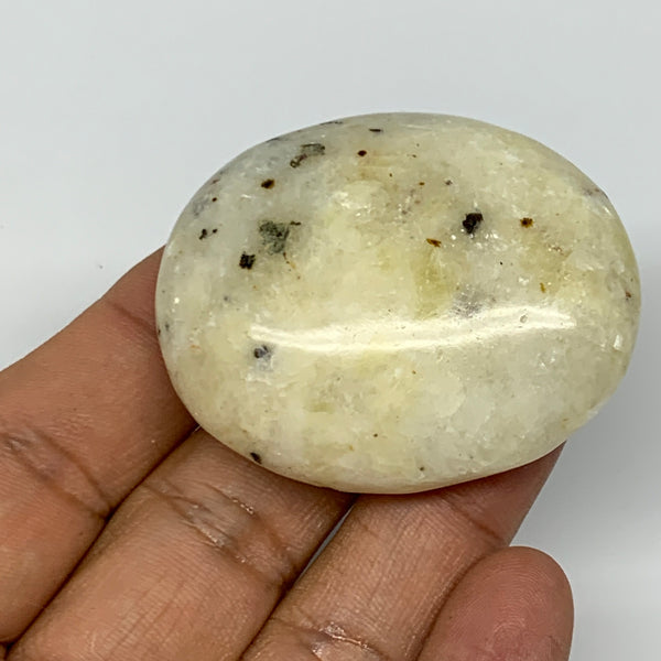 56.9g, 1.9"x1.6"x0.7", Natural Yellow Calcite Palm-Stone Crystal Polished Reiki,