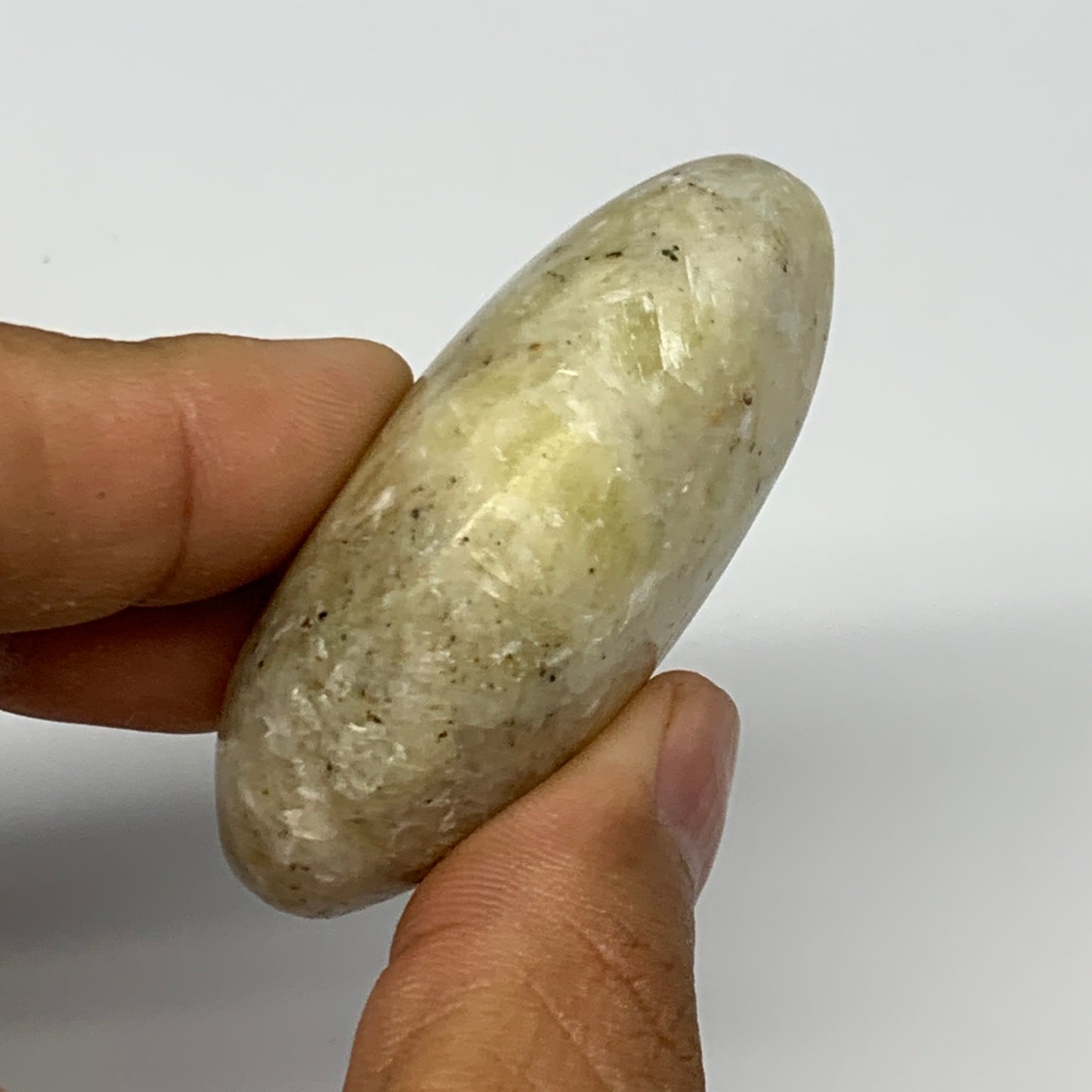 77.8g, 2.1"x1.7"x0.9", Natural Yellow Calcite Palm-Stone Crystal Polished Reiki,