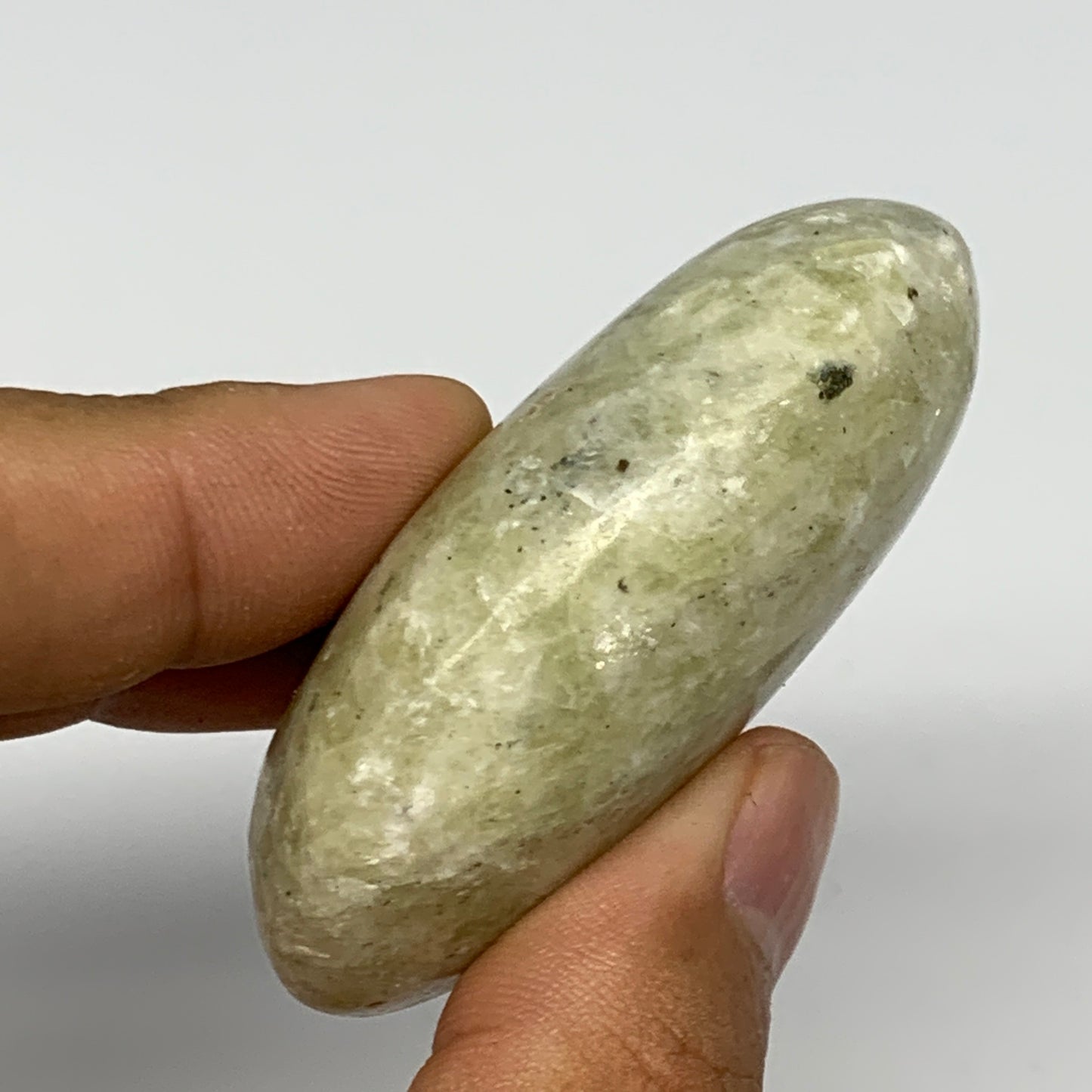 84.8g, 2.3"x1.7"x0.9", Natural Yellow Calcite Palm-Stone Crystal Polished Reiki,