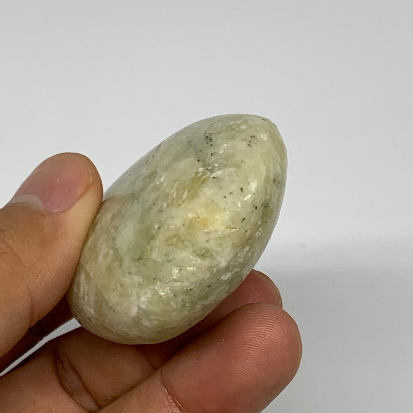 84.8g, 2.3"x1.7"x0.9", Natural Yellow Calcite Palm-Stone Crystal Polished Reiki,