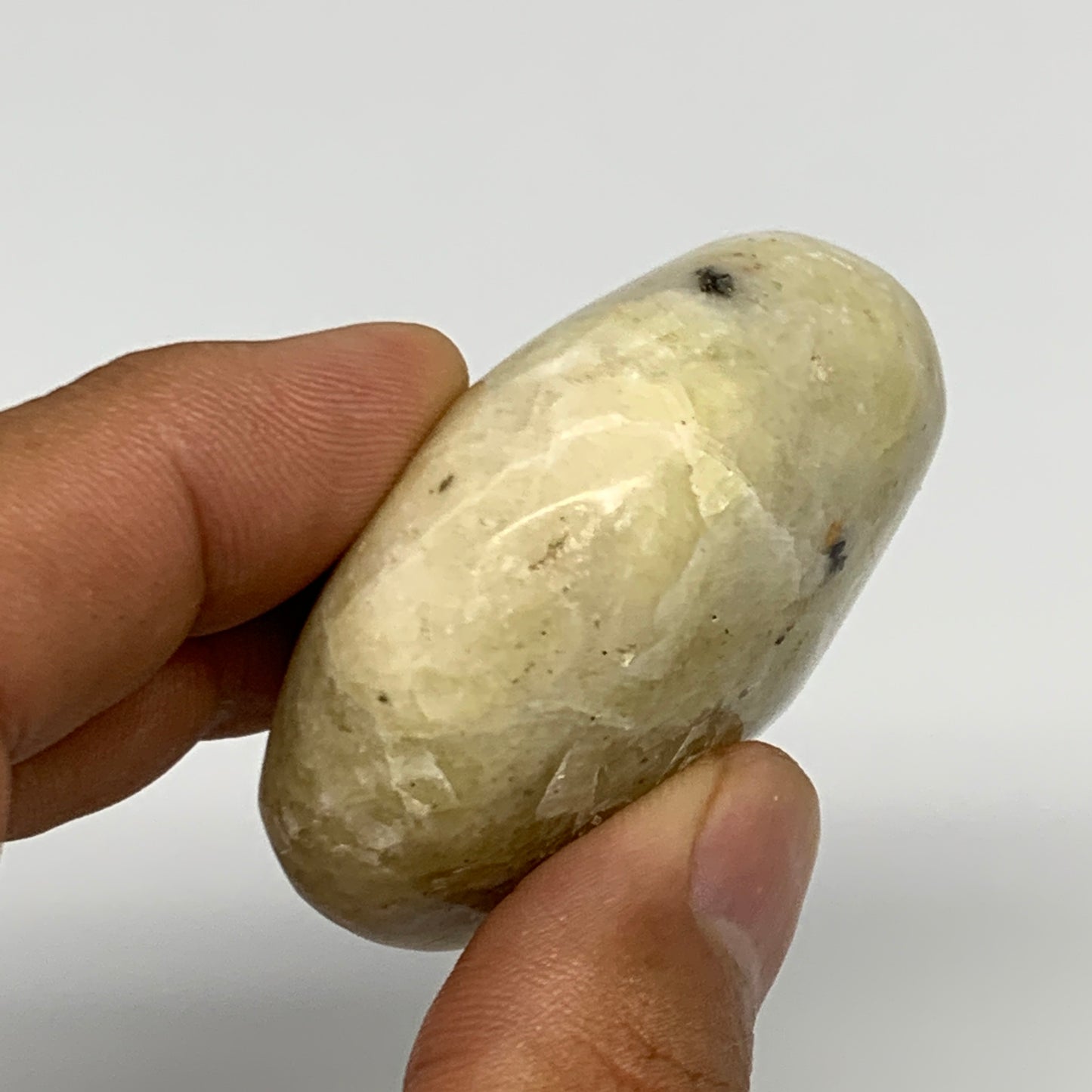 75.8g, 2"x1.7"x0.9", Natural Yellow Calcite Palm-Stone Crystal Polished Reiki, B