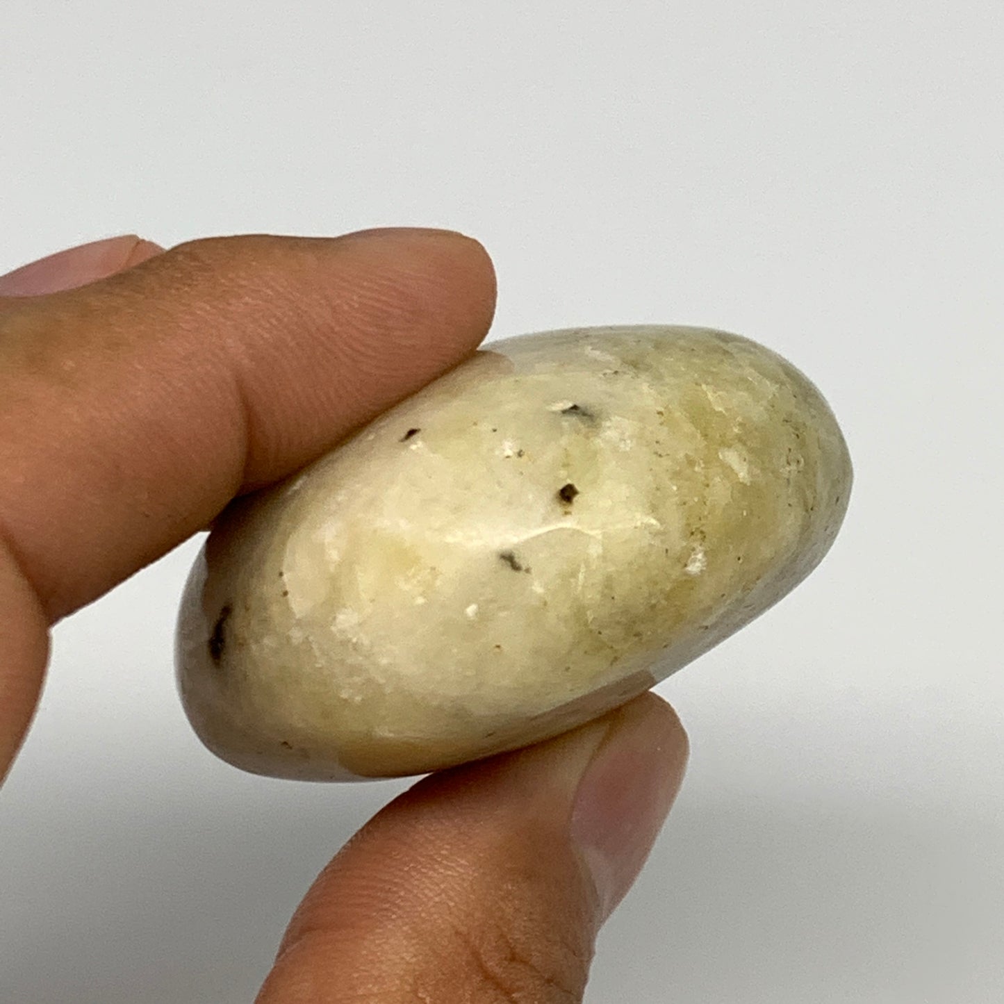 75.8g, 2"x1.7"x0.9", Natural Yellow Calcite Palm-Stone Crystal Polished Reiki, B