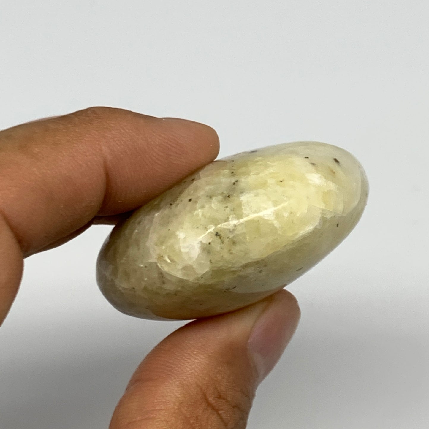 80.1g, 2.2"x1.7"x0.9", Natural Yellow Calcite Palm-Stone Crystal Polished Reiki,
